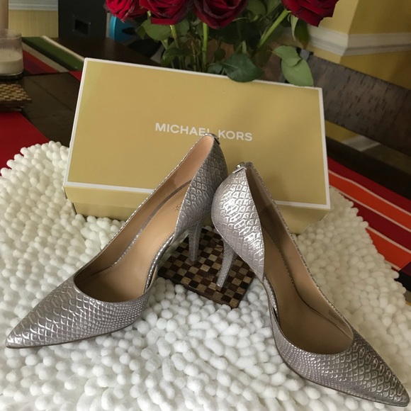 MICHAEL Michael Kors Shoes - MICHAEL KORS HIGH PUMP